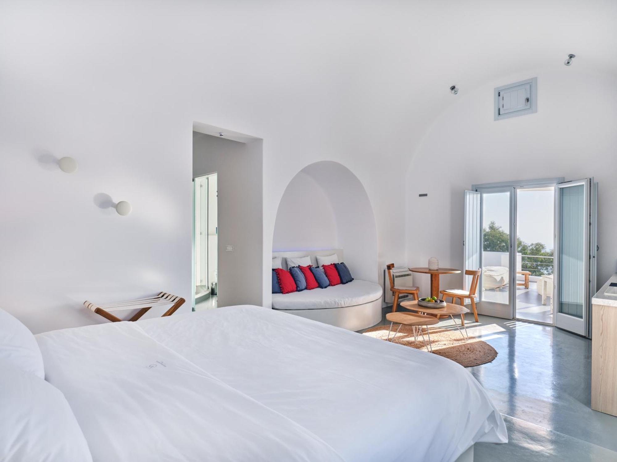 Апартаменты Santorini Heights Пиргос Номер фото